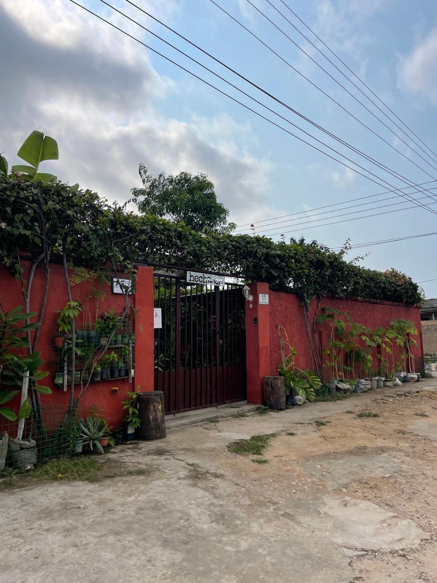 Apartamento Hechtech House Acra Exterior foto